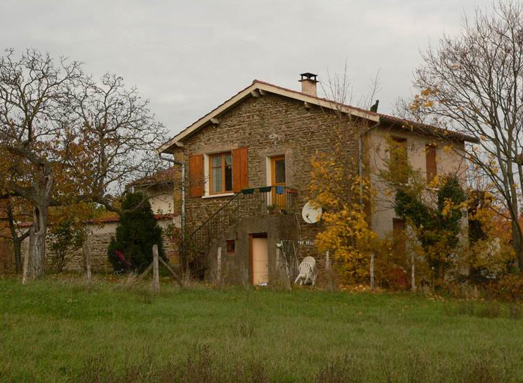 Maison pisé pierres dorées architecte Vourles